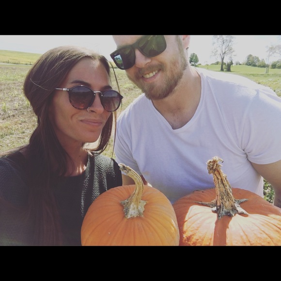 Meet your Posher, Kelli - Picture 1 of 1